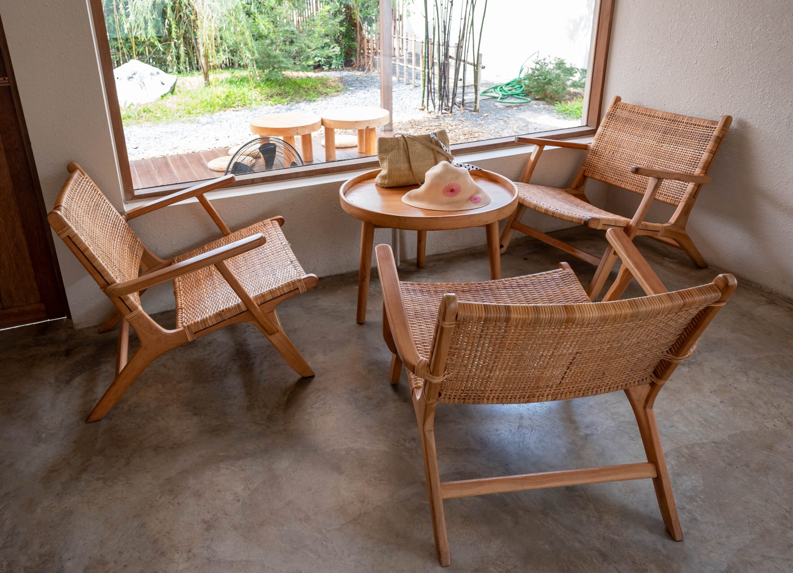 Exploring the benefits of group support vs individual therapy at Serenity Path Recovery.